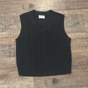 NWOT Old Navy Cable Knit V-Neck Vest